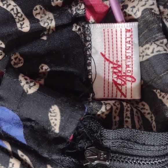 Vintage G.W. Originals Floral Black and Red Pleated Women's Midi Skirt 30" Waist - Picture 7 of 8